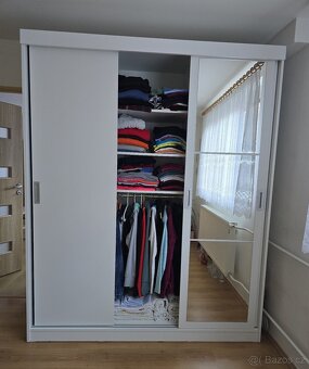 Skříň s posuvnými dveřmi ve Vrchlabí - 3