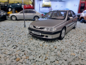 model auta Renault Laguna 1996 Baccara Otto mobile 1:18 - 3