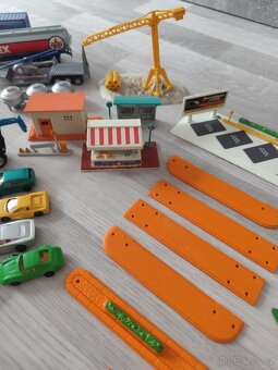 Sada autíček s příslušenstvím k městu - 3