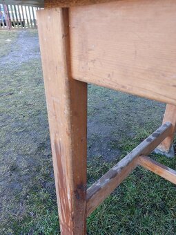 Masivní, těžký stůl - 3