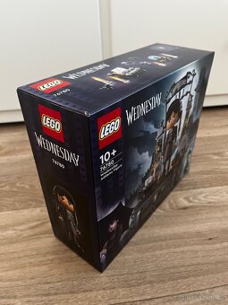 LEGO® Wednesday 76780 Figurka: Wednesday Addamsová - 3