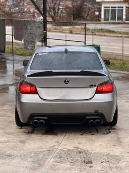 BMW E60 PSM Spoiler na Kufr - Černý Lesk - 3