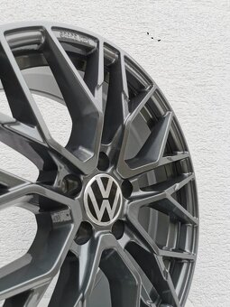 Škoda, Vw Carmani alu kola 7,5x17 ET45 5X112 - 3