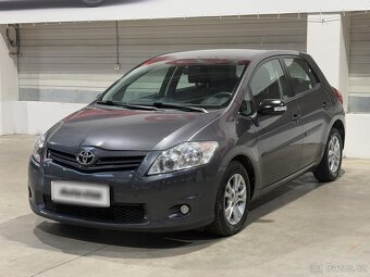 Toyota Auris 1.4 , 66 kW nafta, 2011 - 3