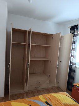 Šatní skříň za odvoz - 3