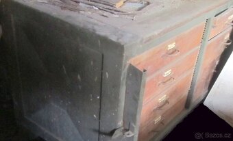 2 ponky armádní vojenské z pojízdné dílny a 5 beden. - 3