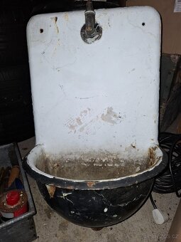 Staré Umyvadlo nástěnné - 3