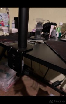 STOLNÍ DRŽÁK PRO DVA OTOČNÉ MONITORY 13- 32 PALCE - 3