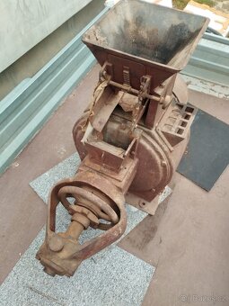 Starý šroťák na obilí - 3