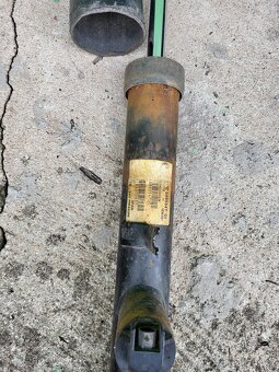 BMW - adaptivní tlumiče - 3