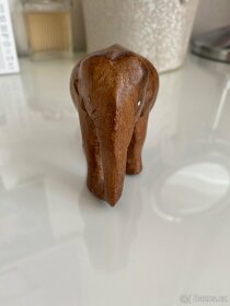 Slon z ebenoveho dřeva - 3