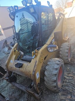 Smykovy nakladac CAT 256C - 3