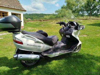 Suzuki Burgman 650 - 3