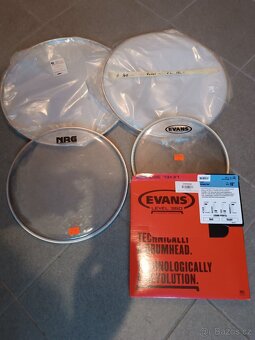 Stojan not. na klarinet kufr,blány bicí,plátky na klar.a sax - 3