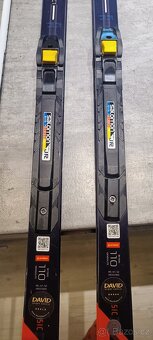 Dětské běžky ATOMIC PRO C1 grip JR s vázáním + běžecké hůlky - 3