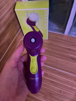 MARY KAY Skinvigorate™ Sonický čisticí kartáček - 3