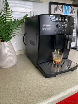 Delonghi Magnifica ESAM 04.110 B + návod - 3