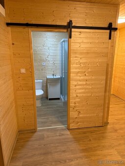 Moderní a komfortní dřevostavba Tiny House (12 x 3,5 m) - 3