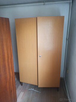Dřevěné skříně - 3