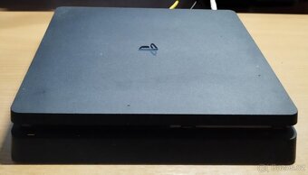 Prodám PlayStation 4 Slim 500GB – Téměř Nový Set - 3