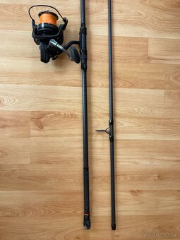 Spodový prut+naviják Delphin meteor 5lb/Corzar 8T - 3