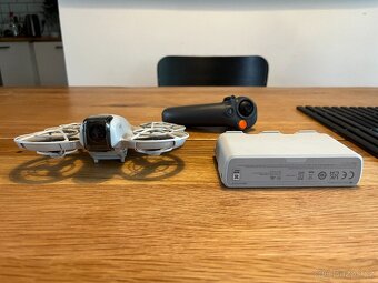 DJI Neo + RC motion controller 3 + 3 baterky + charge hub - 3