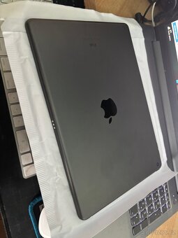 Apple iPad 8. Generace - 3