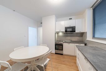 Pokoj s trvalým pobytem — Praha 5, Hlaváčkova 1334/19 - 3