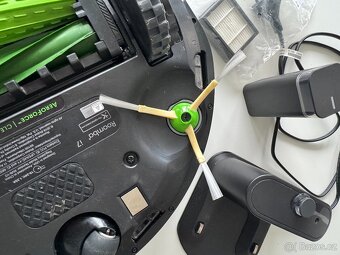 Robotický vysavač Roomba i7 + HEPA filtr - 3