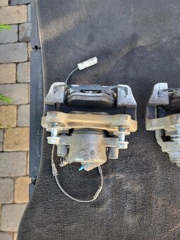 BMW e90 brzdové třmeny - 3