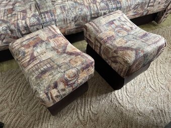 gauč, dvě křesla a podnožky - 3