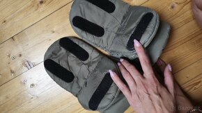 Khaki rukavice ke kočárku - 3