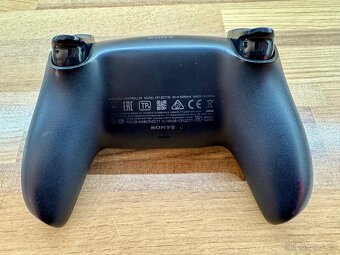 Dualsense ovladač na PS5 - Midnight Black - prodáno - 3
