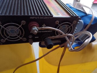 Měnič napětí 24V 220 V - 3
