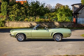 Ford Mustang Convertible - 3