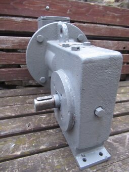ZTS-úhlová elektropřevodovka 380V.0,55kw.86ot.min. - 3