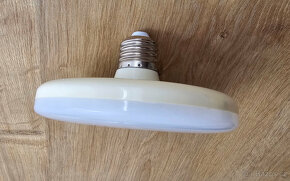 LED žárovka 20 W kulatá UFO - 3