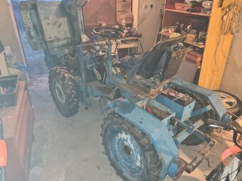 Traktor 4x4 kloubovy - 3