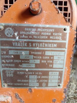 Střešní a okenní vrátek s výložníkem SVK 250 - 3
