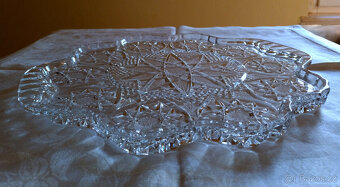 kulatý tác, podnos na cukroví, české broušené sklo - 3