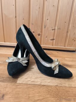 Černé semišové lodičky Tamaris,vel.40 - 3