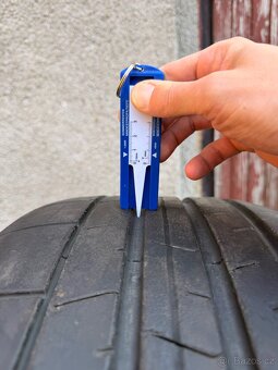 Pneu Pirelli P Zero 265/35 R20 - 3