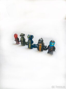 Neoriginální LEGO Ninjago Minifigurky – Kai, Nya a 3 Hadi - 3