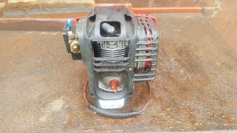 křovinořez-4takt motor MTD 990 - 3