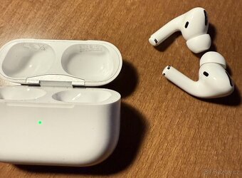 APPLE - sluchátka,nabíjecí adaptér , ceny v textu - 3