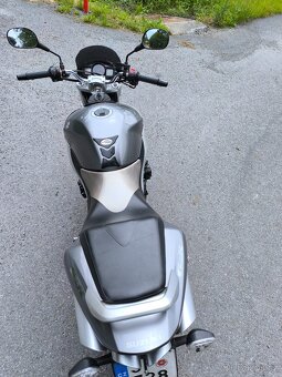 Suzuki GSR 600 - 3