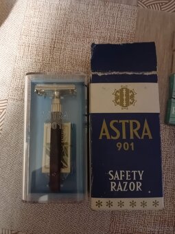 Sběratelské retro žiletky a holítka Astra Diu Jevíčko - 3