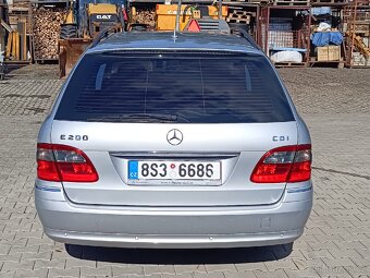 Mercedes Benz E211 - 3