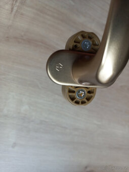 Okenní kliky Hoppe Atlanta secustic F4 bronz - 3