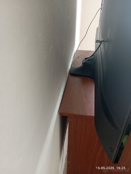 Prodáme stůl za 89kč.Je pevný,v dobrém stavu - 3